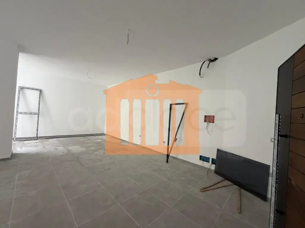 Pasuri të palujtshme komerciale 78 m² 1 kati