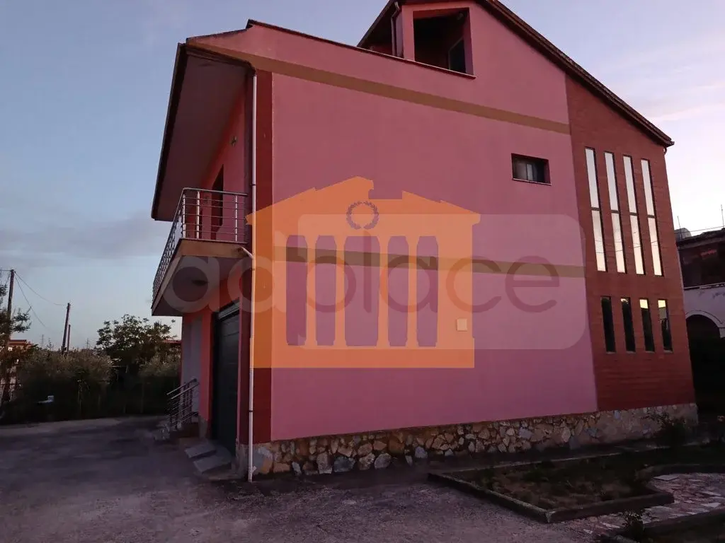 Vilë 268 m²
