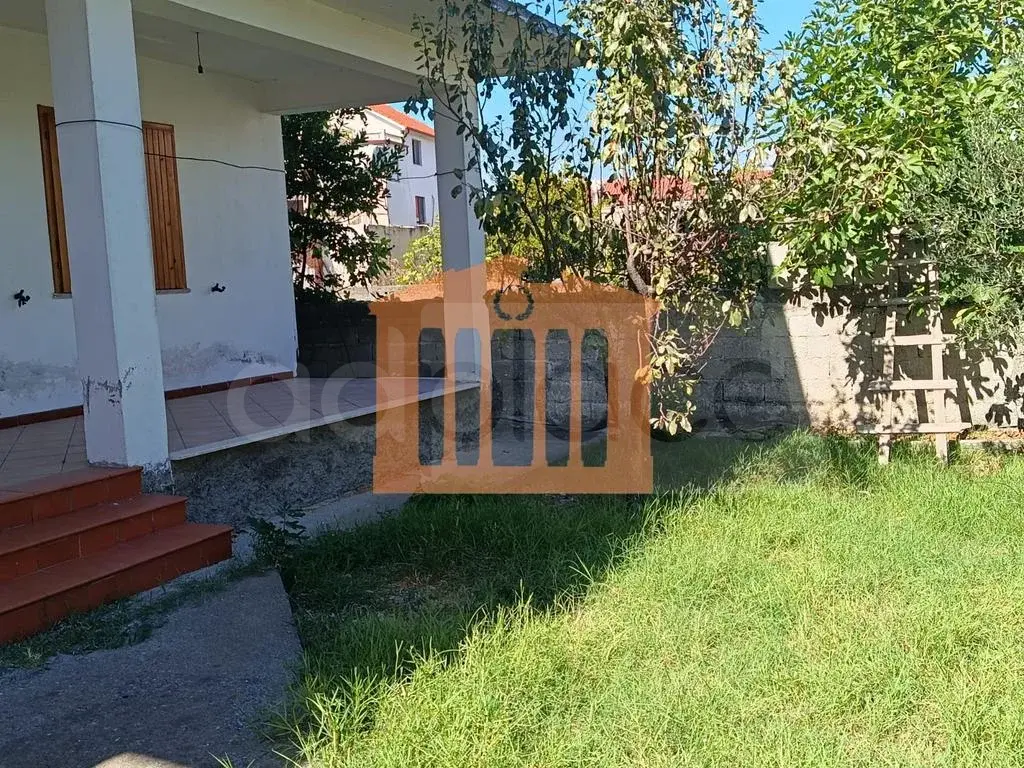Vilë 230 m²