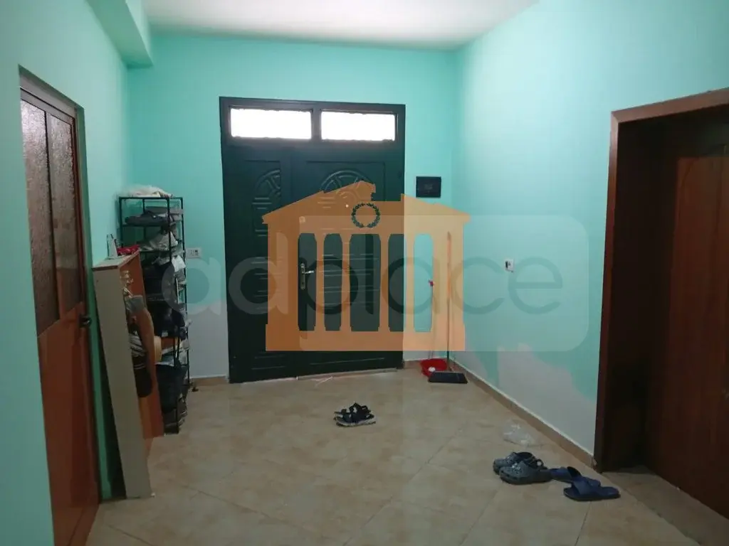 Vilë 250 m² 3 kati