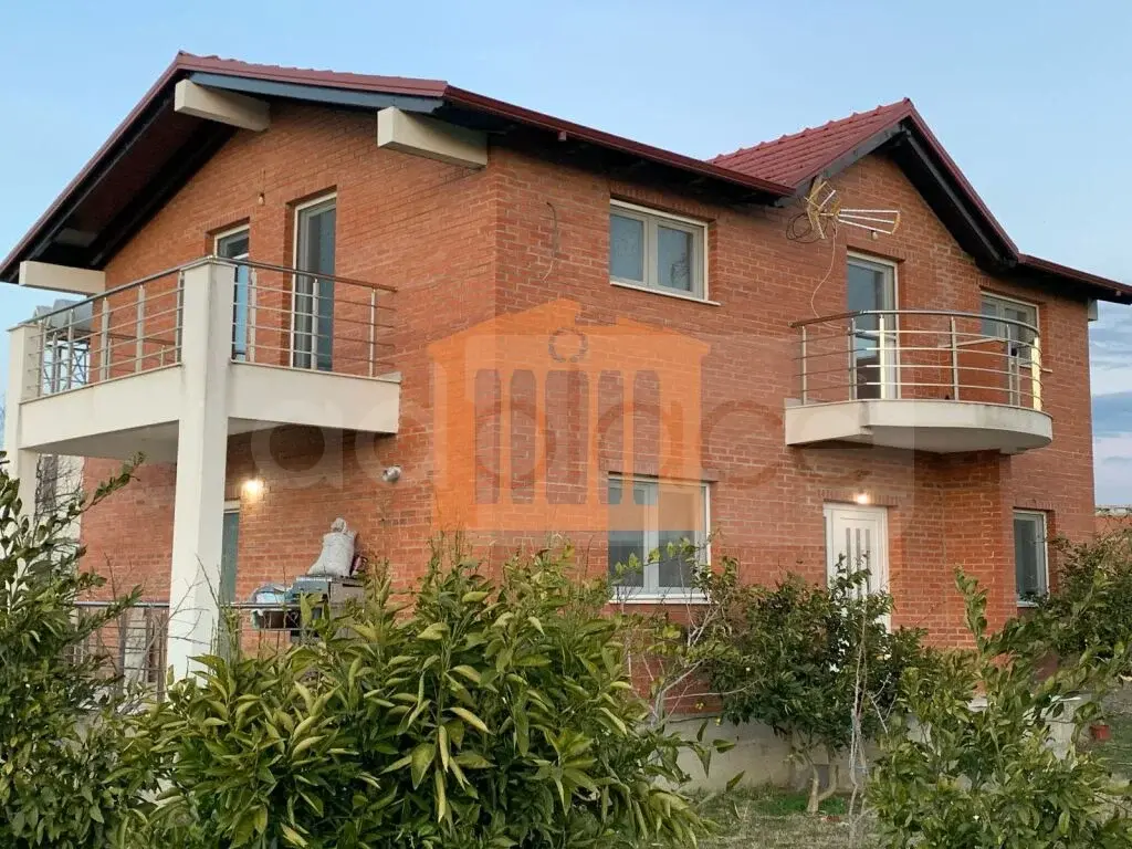 Vilë 214 m²