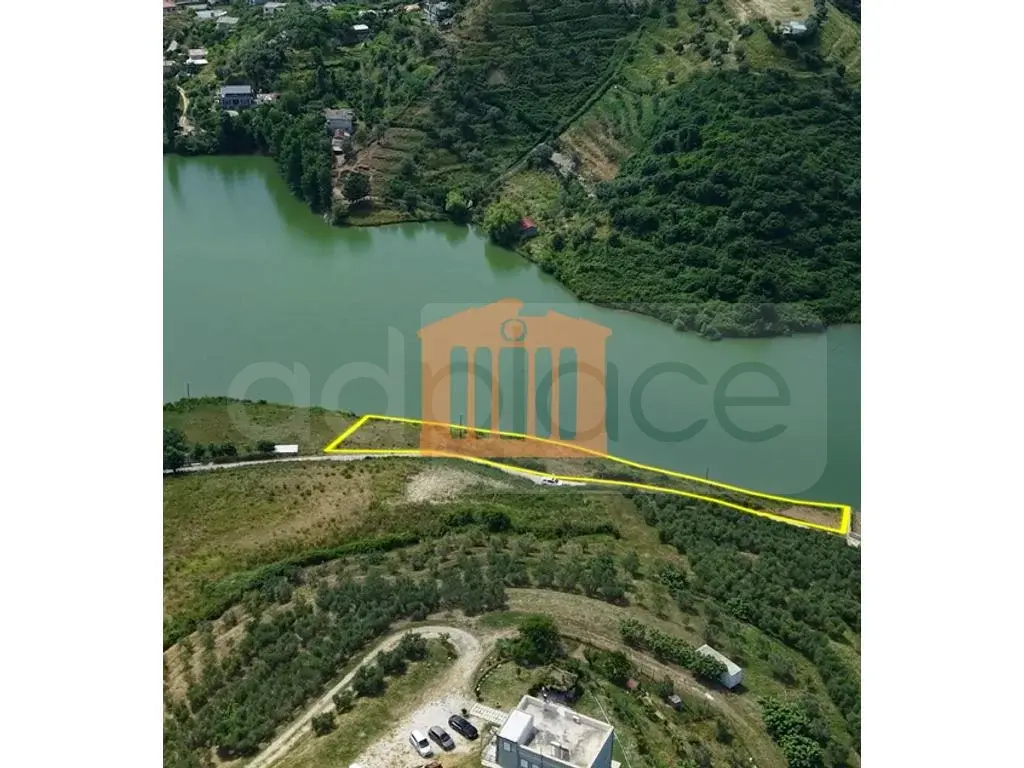 Parcela toke 3000 m²