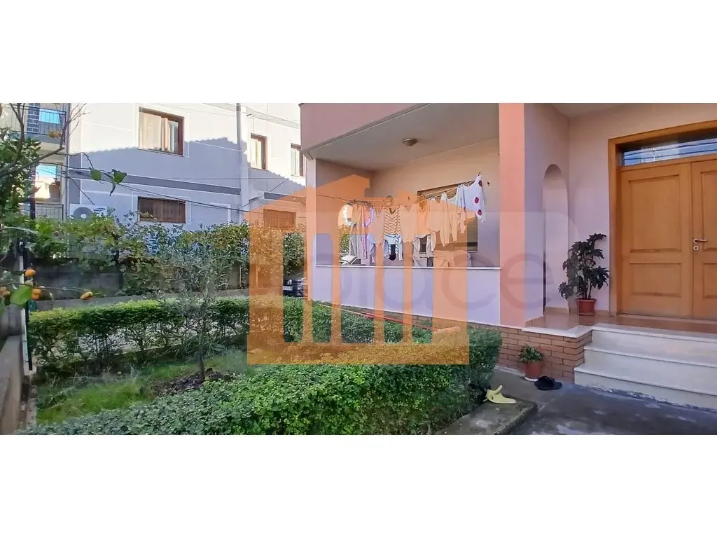 Vilë 390 m² 3 kati