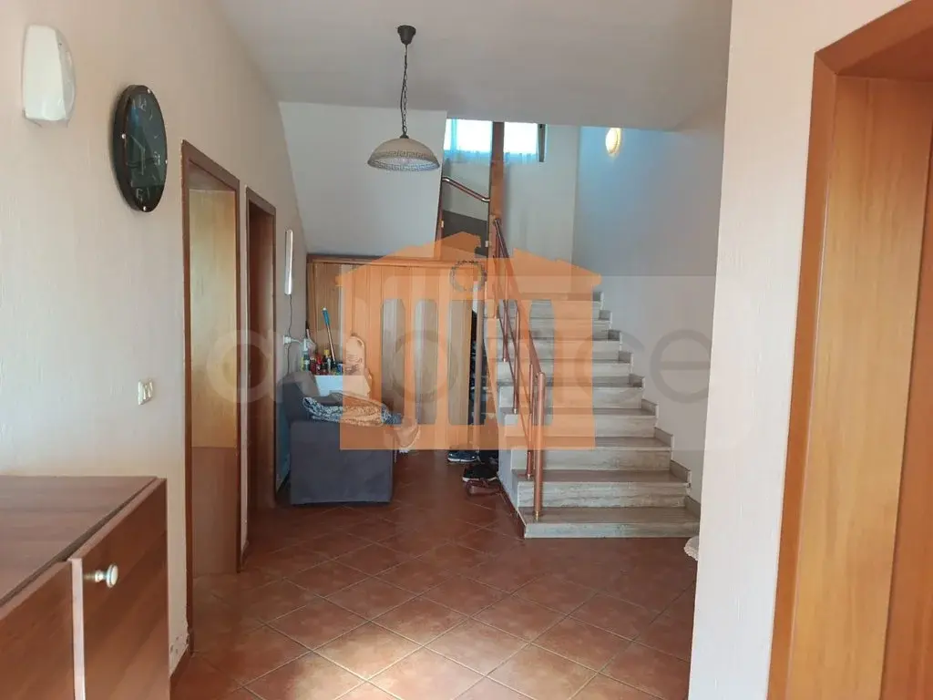 Vilë 489 m² 3 kati