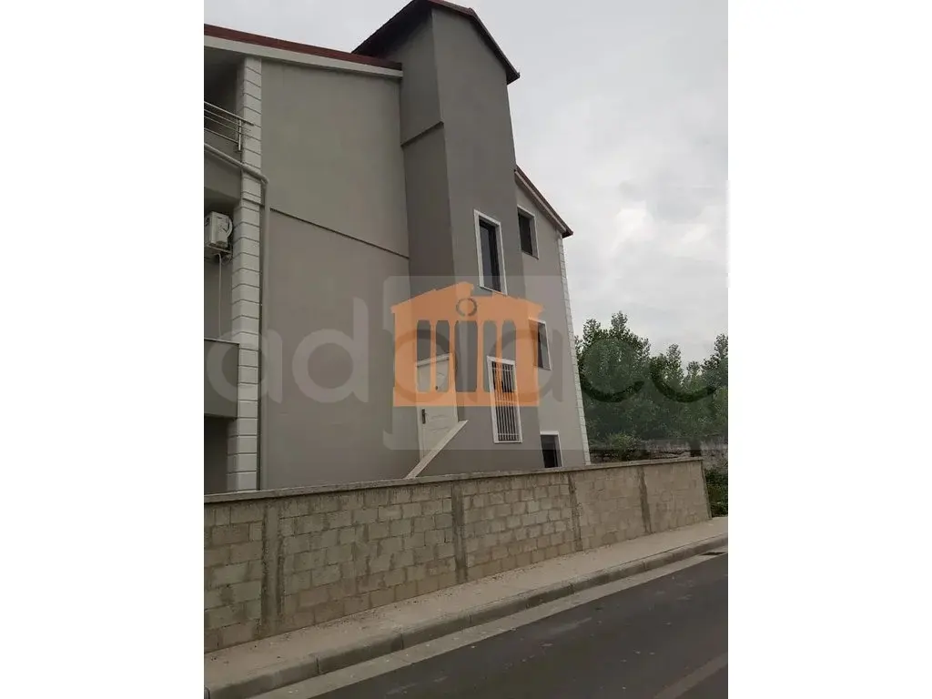 Vilë 340 m² 3 kati