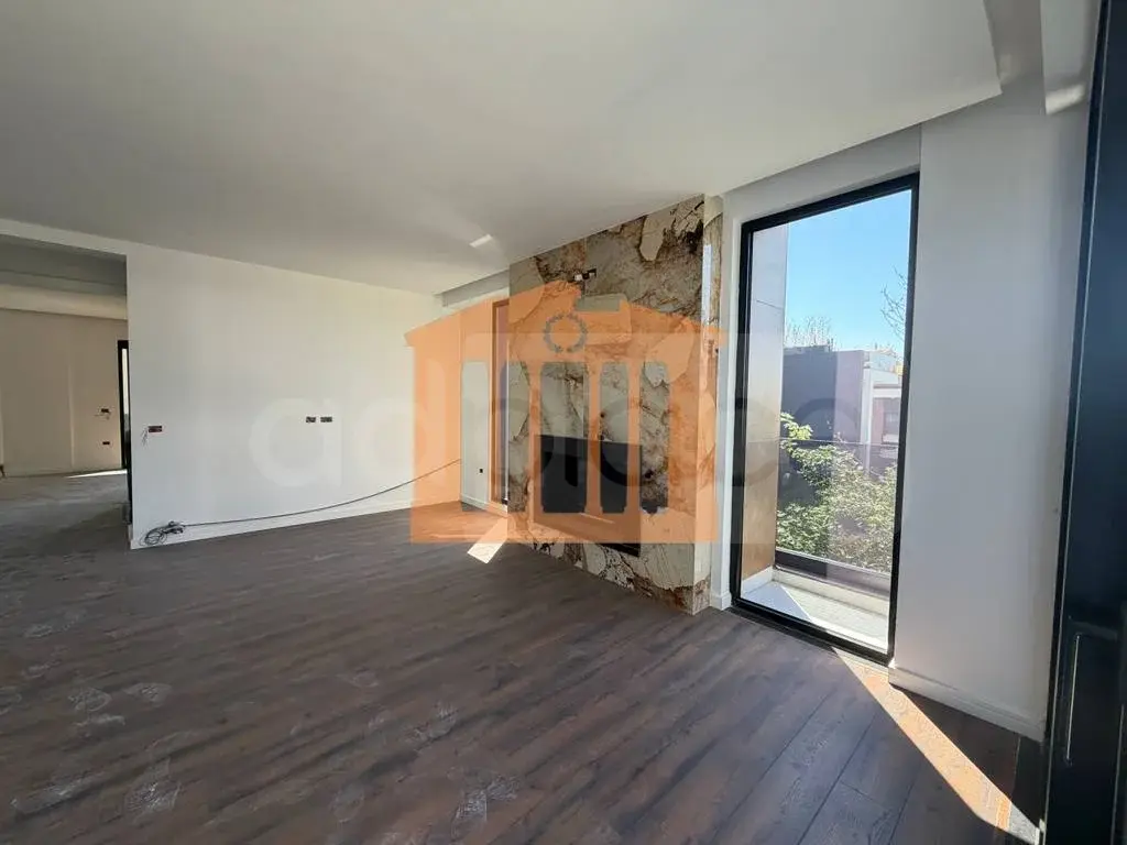 Vilë 330 m²