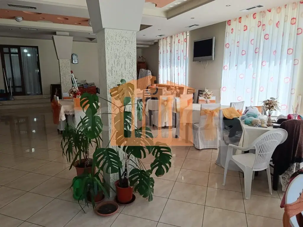 Pasuri të palujtshme komerciale 670 m² 1 kati