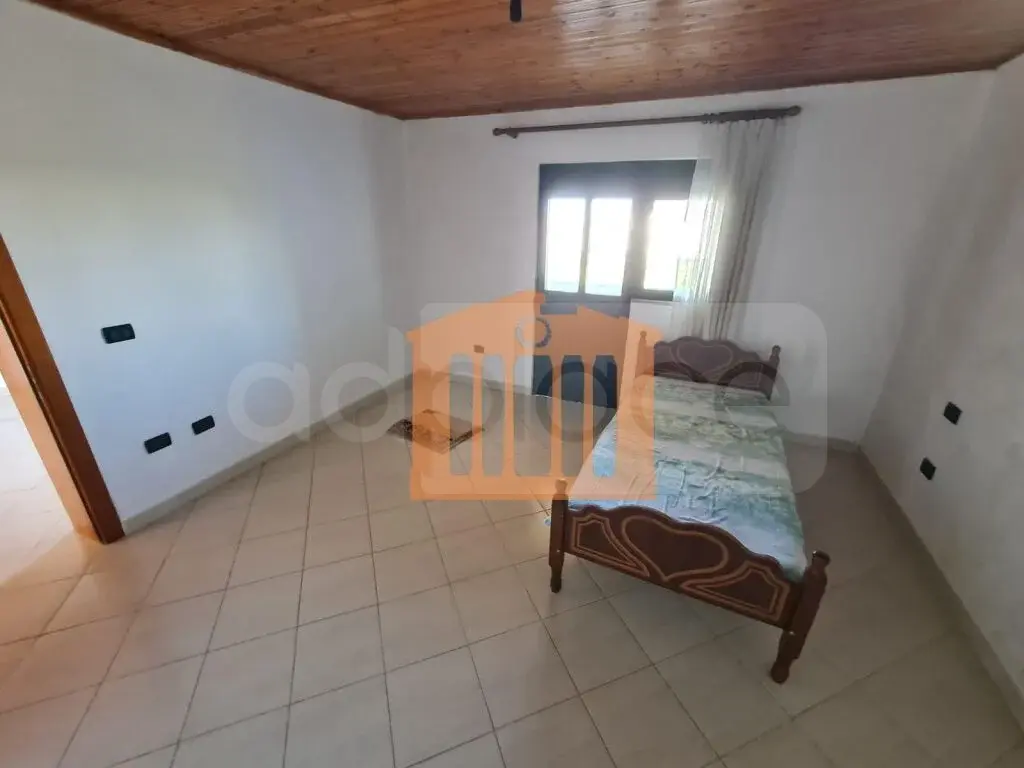 Vilë 320 m²