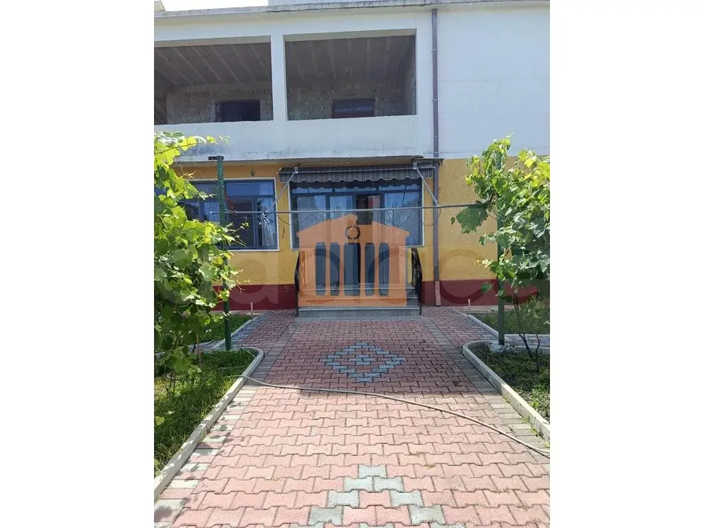 Vilë 332 m²