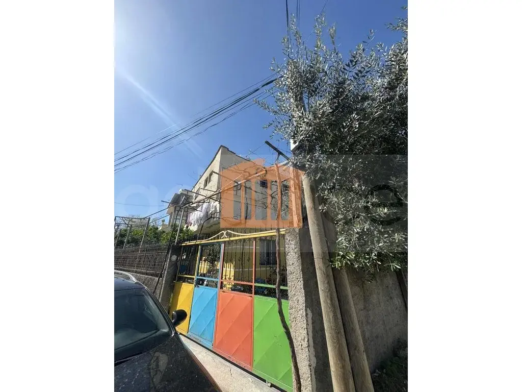 Apartament 1+3 dhoma 130 m² 1 kati