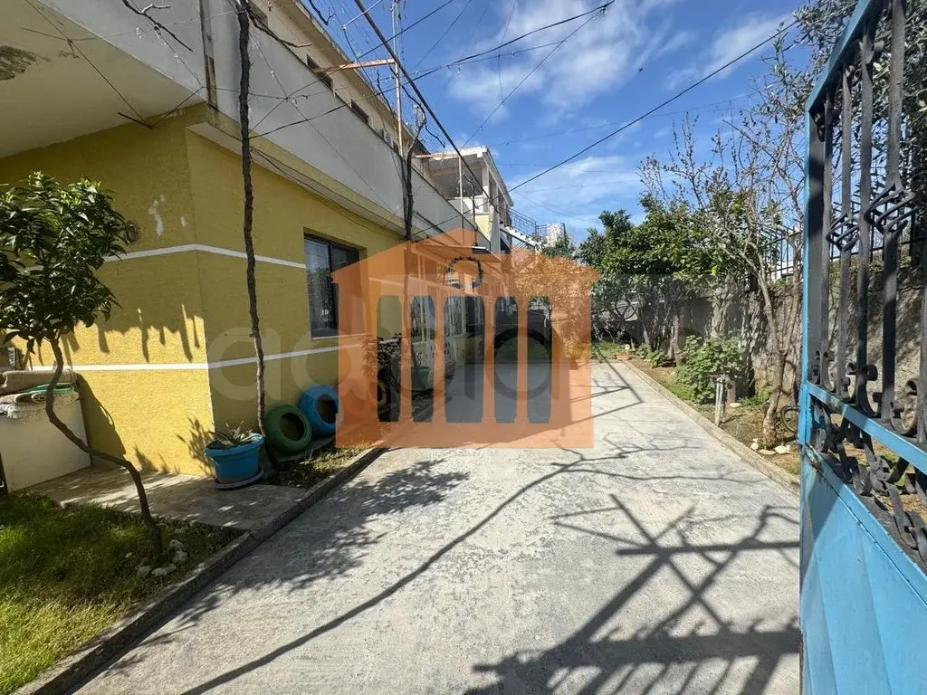 Apartament 1+3 dhoma 130 m² 1 kati