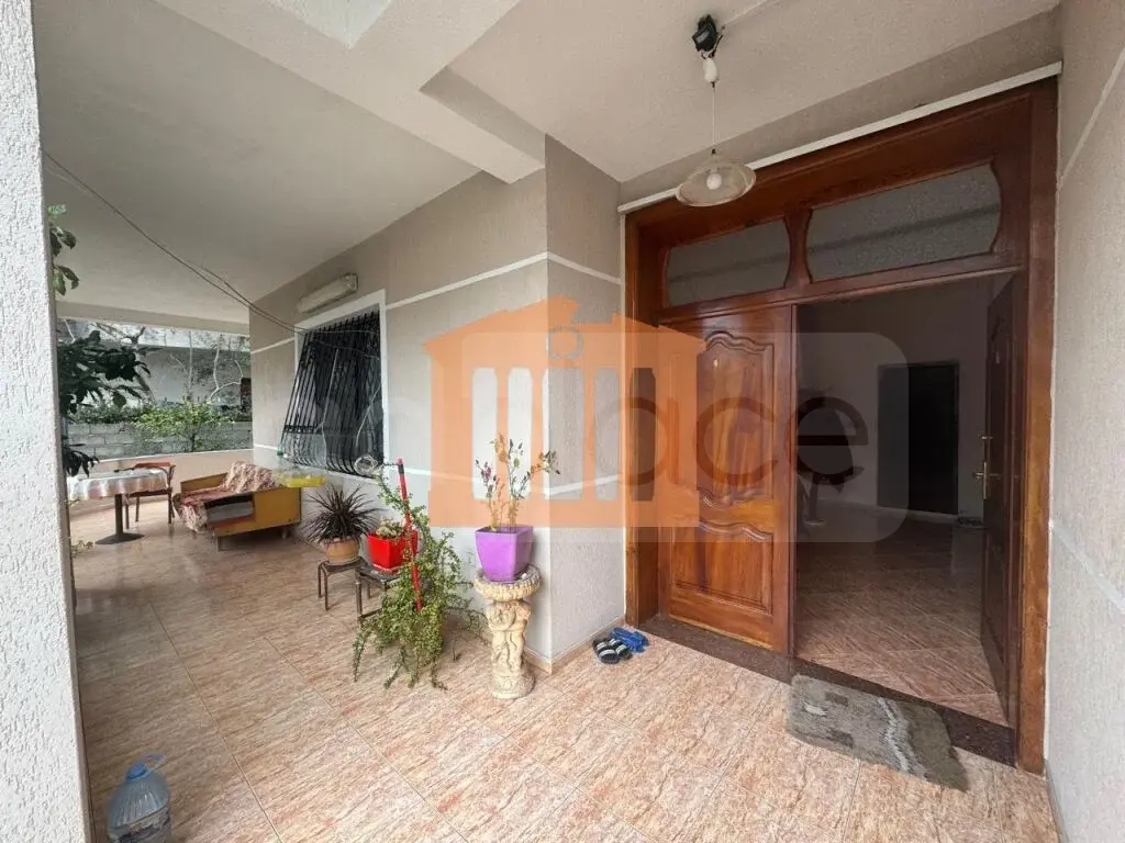 Vilë 336 m²