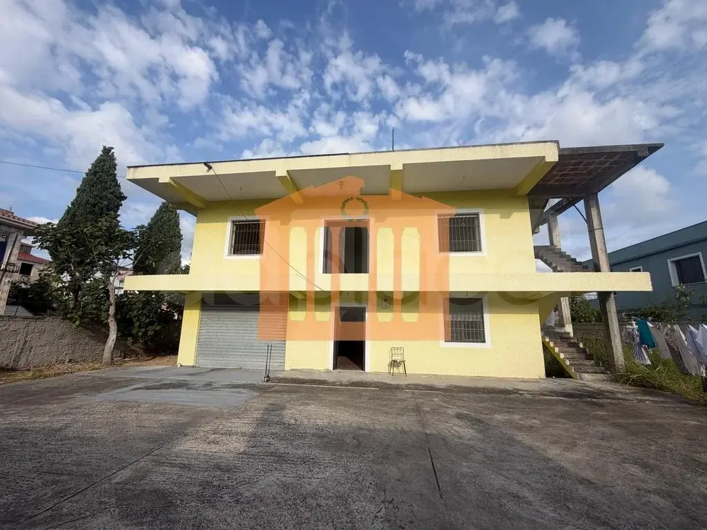Vilë 311 m² 2 kati
