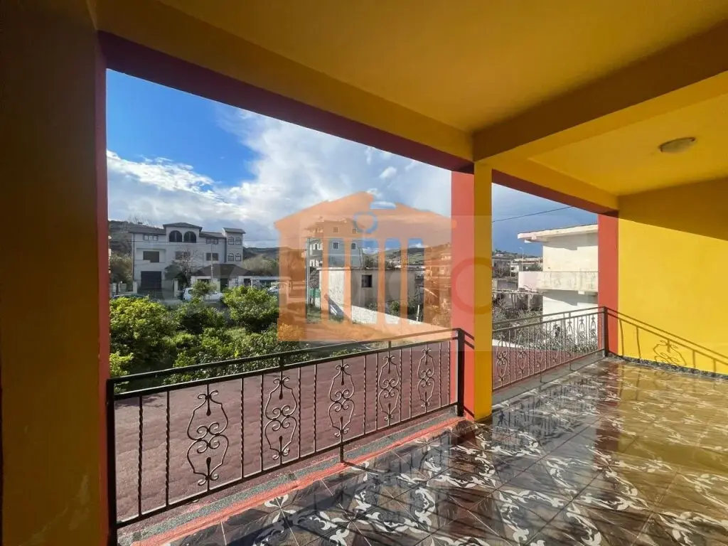 Vilë 330 m²