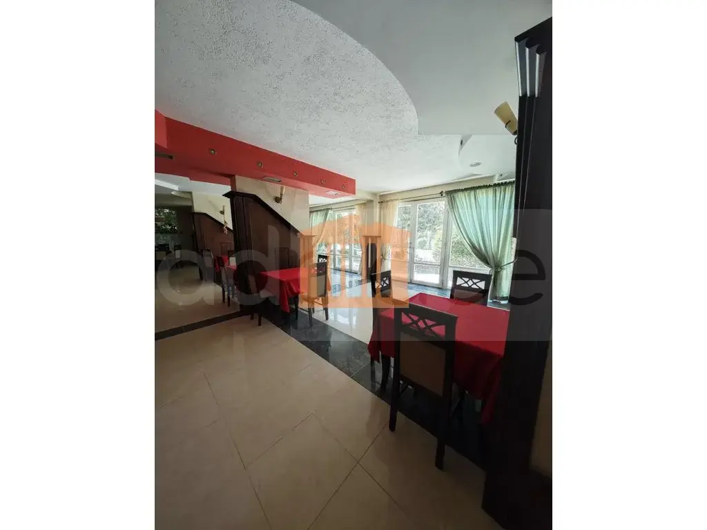Pasuri të palujtshme komerciale 288 m² 1 kati