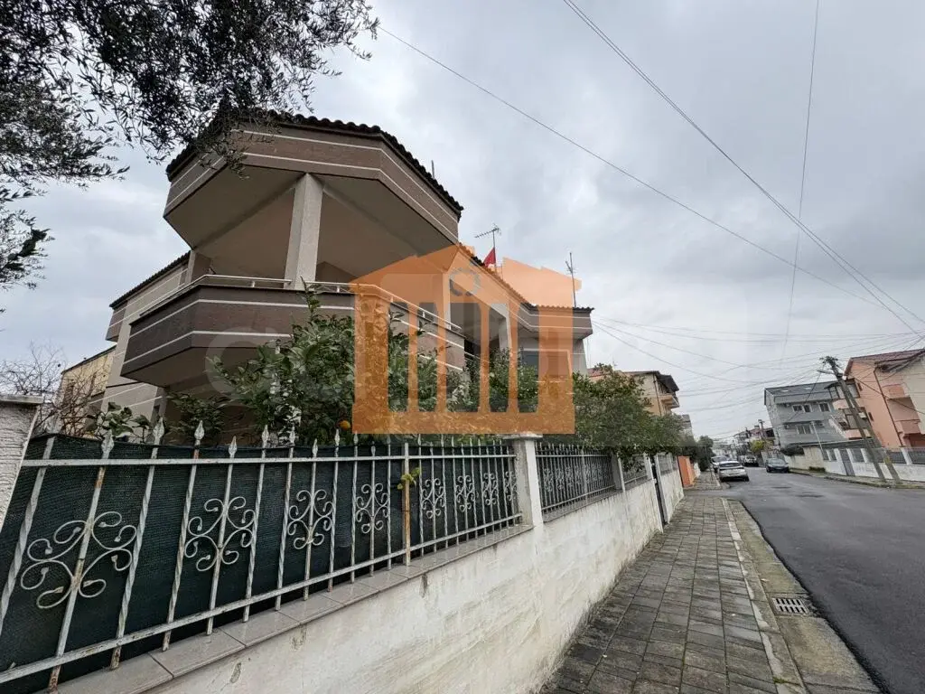 Vilë 336 m²