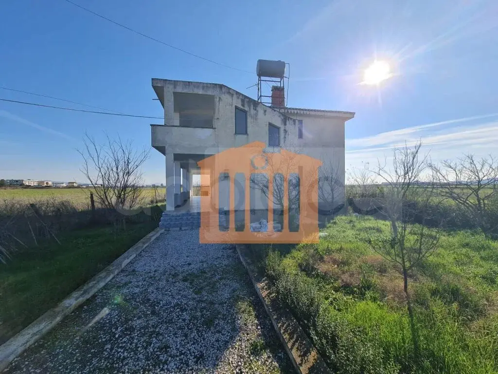 Vilë 320 m²