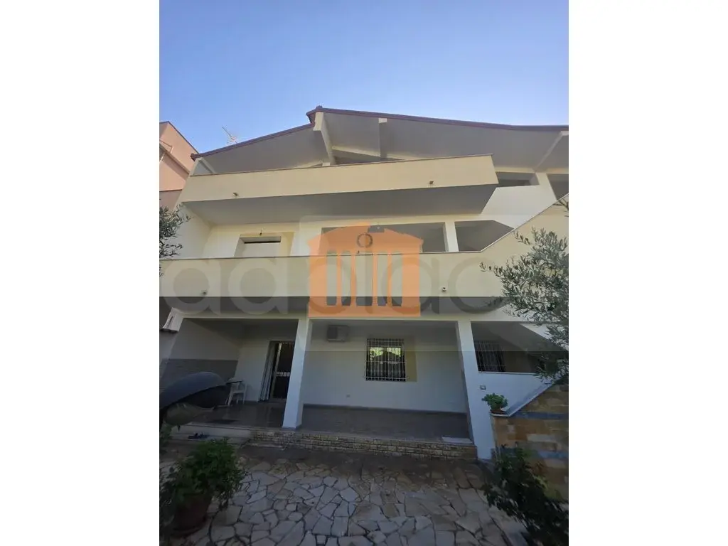 Vilë 574 m²