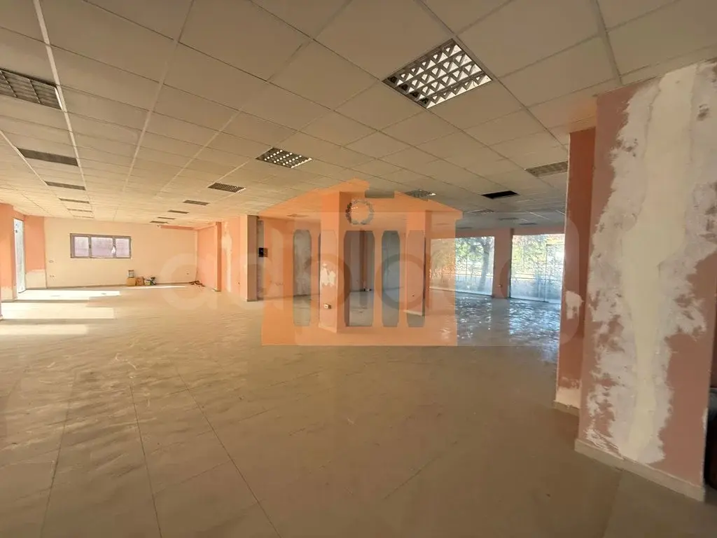 Pasuri të palujtshme komerciale 890 m² 1 kati