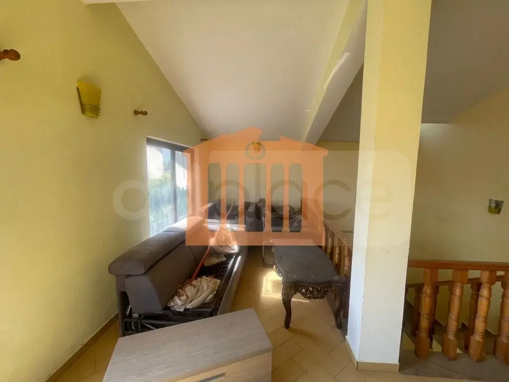Vilë 390 m²