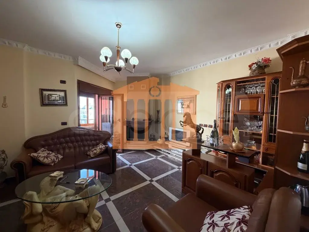 Apartament 1+3 dhoma 138 m² 6 kati