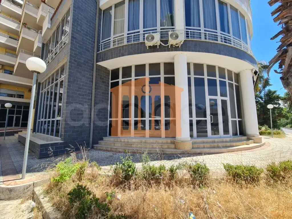 Pasuri të palujtshme komerciale 709 m² -1-0-1 kati