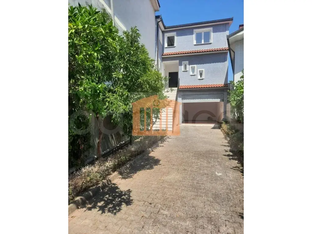Vilë 585 m² 1 kati
