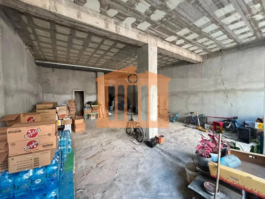Pasuri të palujtshme komerciale 352 m² 1 kati
