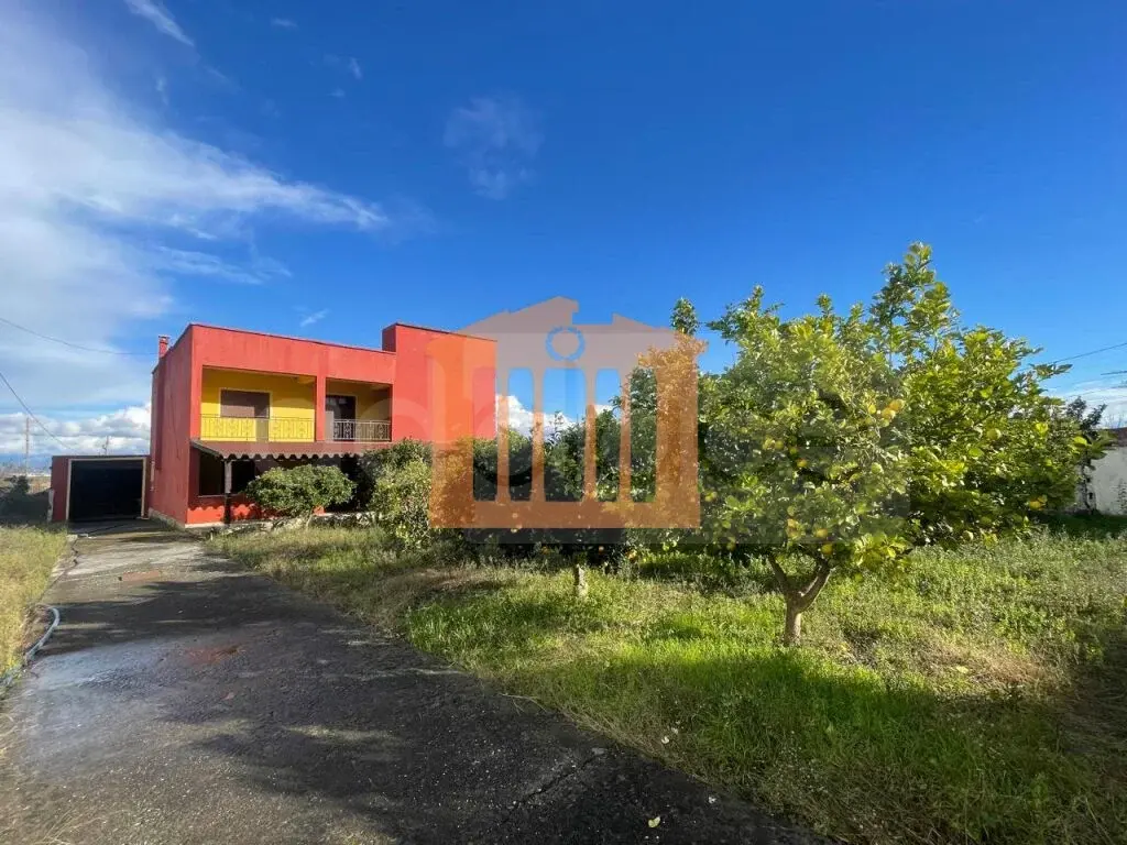 Vilë 330 m²