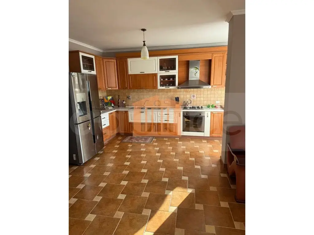 Apartament 1+3 dhoma 148 m² 5 kati