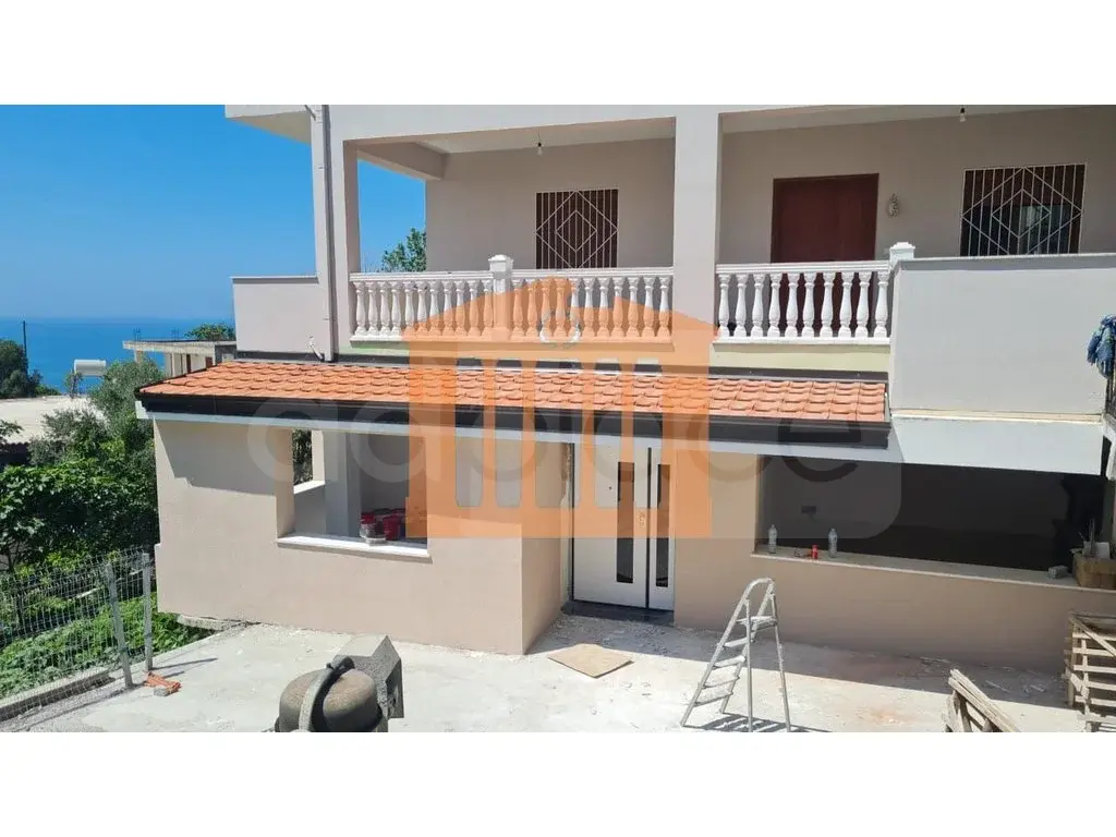 Vilë 460 m² 3 kati