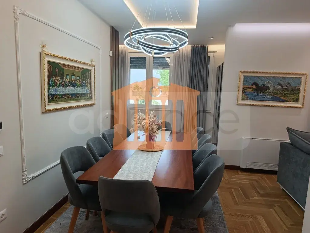 Vilë 390 m² 2 kati
