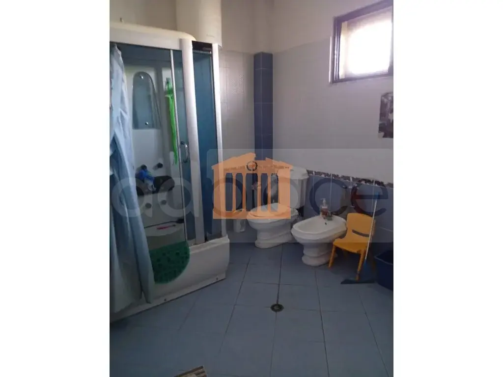 Vilë 250 m² 3 kati
