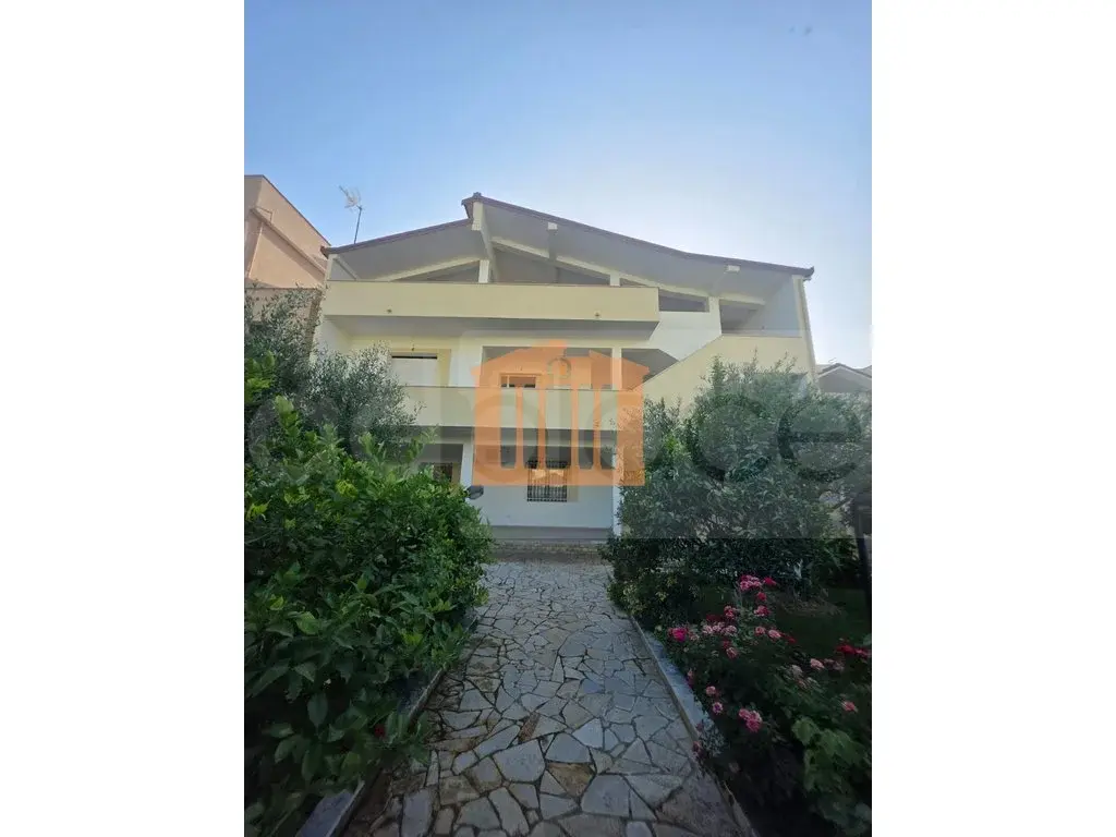 Vilë 574 m²