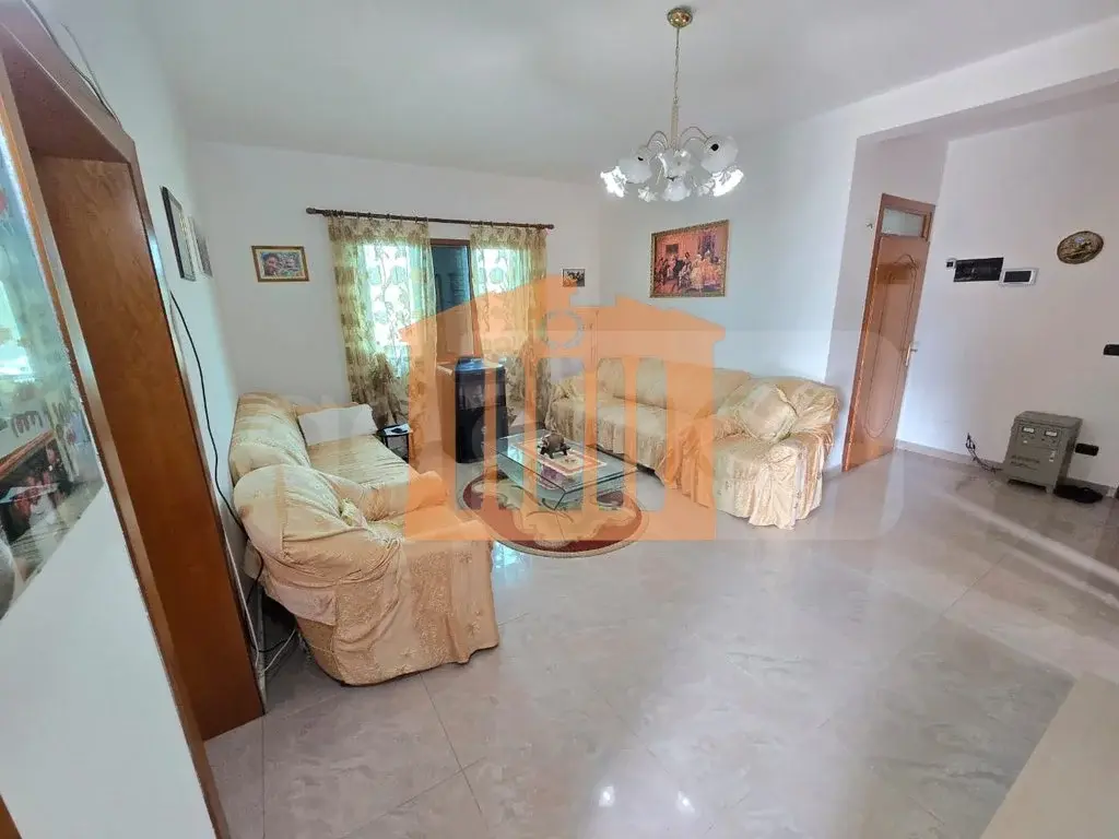 Vilë 588 m²