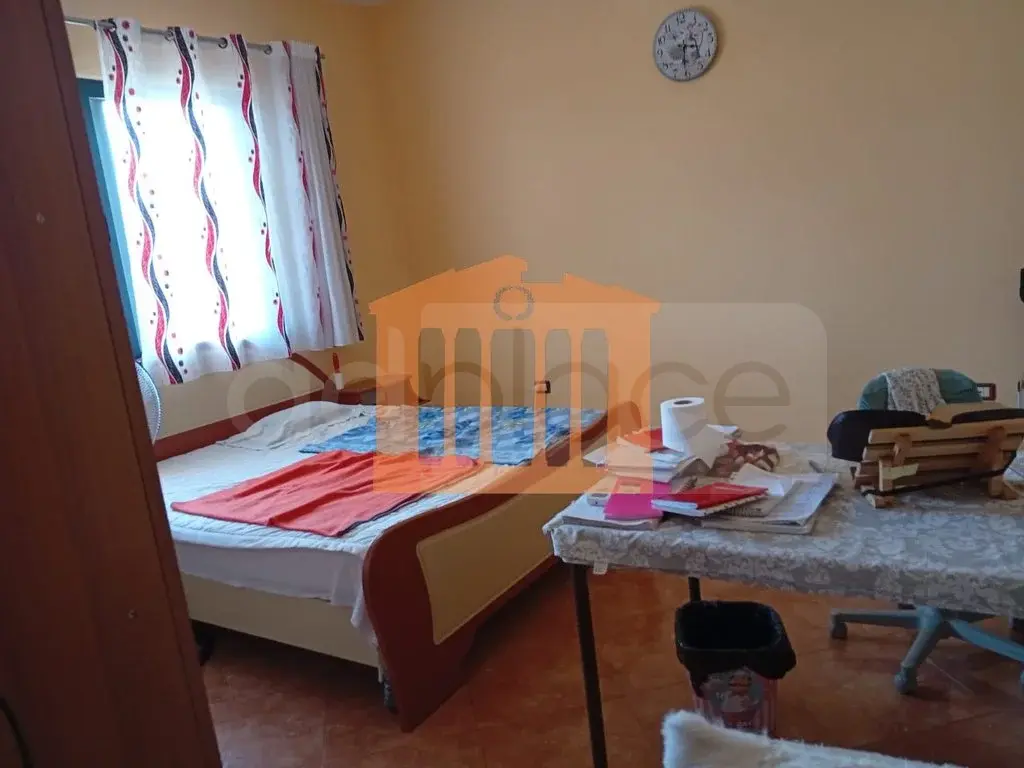 Vilë 250 m² 3 kati
