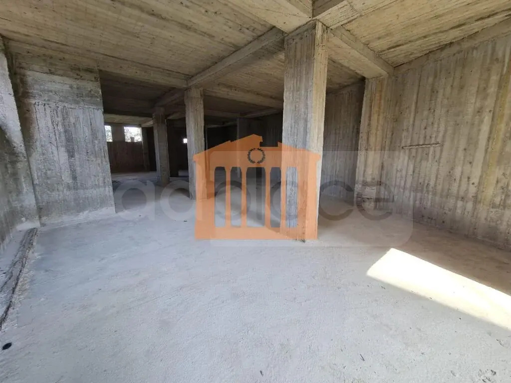 Pasuri të palujtshme komerciale 254 m² -1 kati