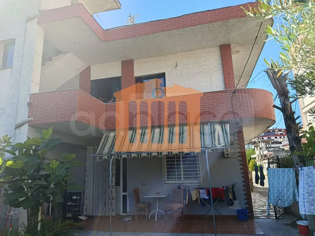 Vilë 210 m² 2 kati