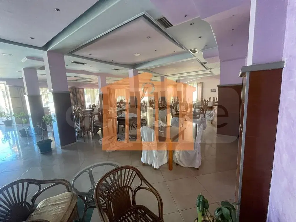 Pasuri të palujtshme komerciale 1760 m² 4 kati