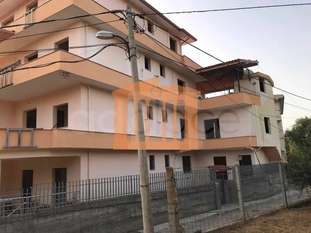 Vilë 580 m²