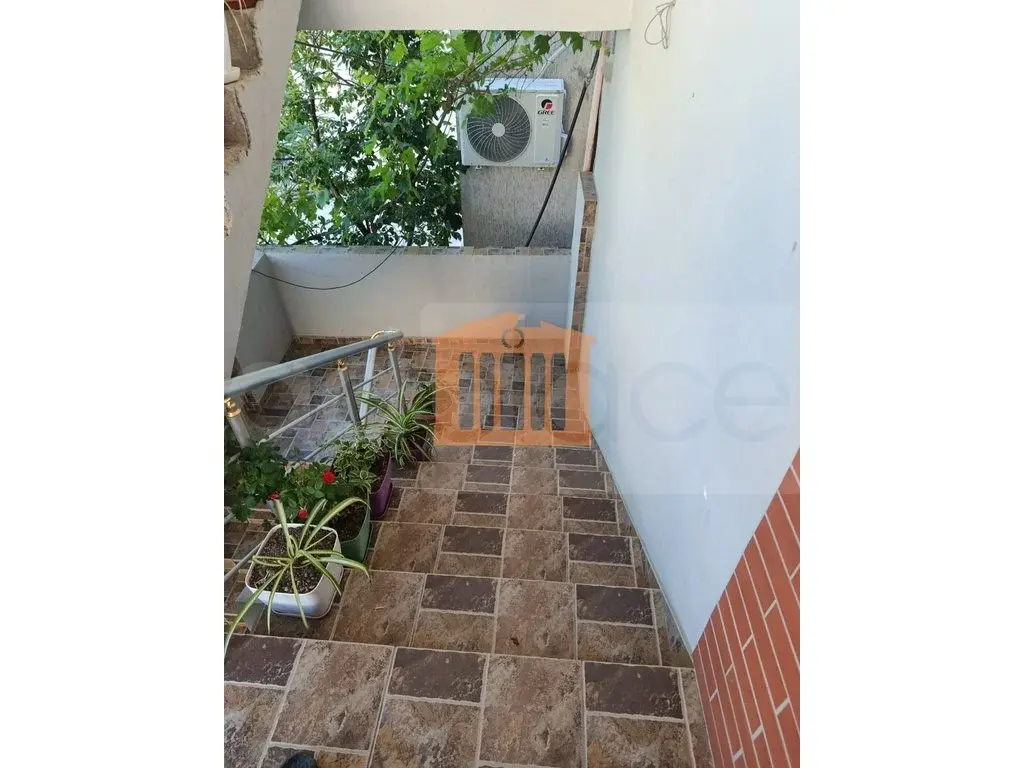 Vilë 210 m² 2 kati