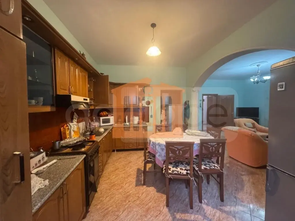 Vilë 336 m²
