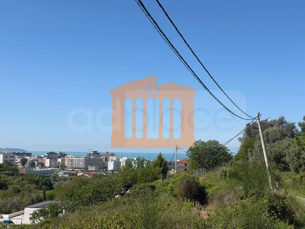 Land plot 300 m²