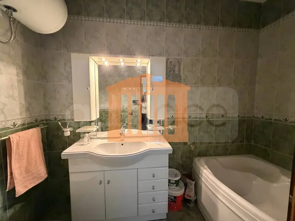 Apartament 1+3 dhoma 138 m² 6 kati