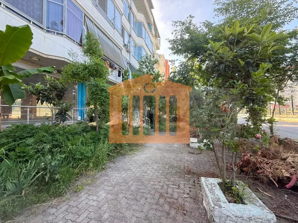 Pasuri të palujtshme komerciale 890 m² 1 kati