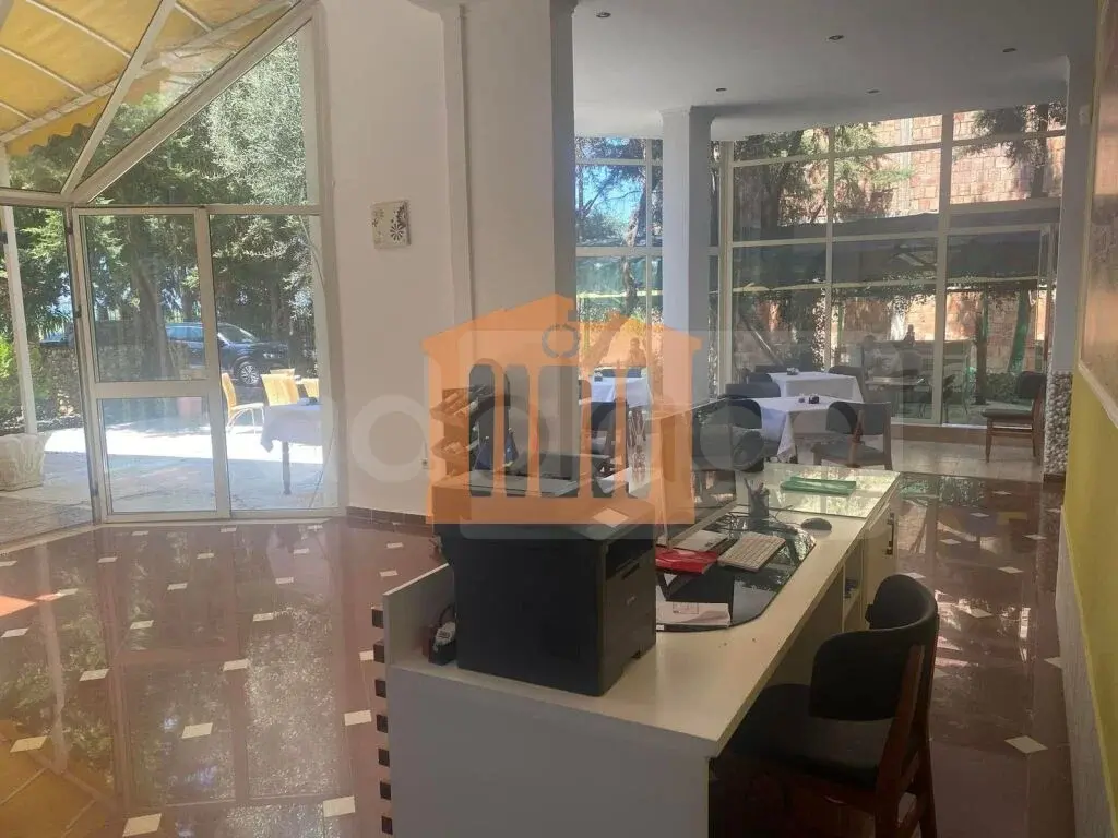 Pasuri të palujtshme komerciale 1000 m² 6 kati