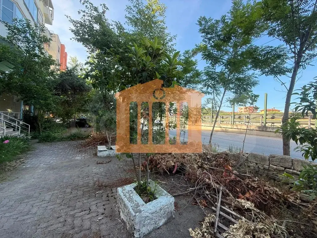 Pasuri të palujtshme komerciale 890 m² 1 kati