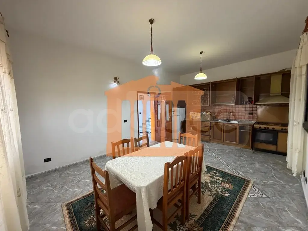 Vilë 400 m² 97 kati