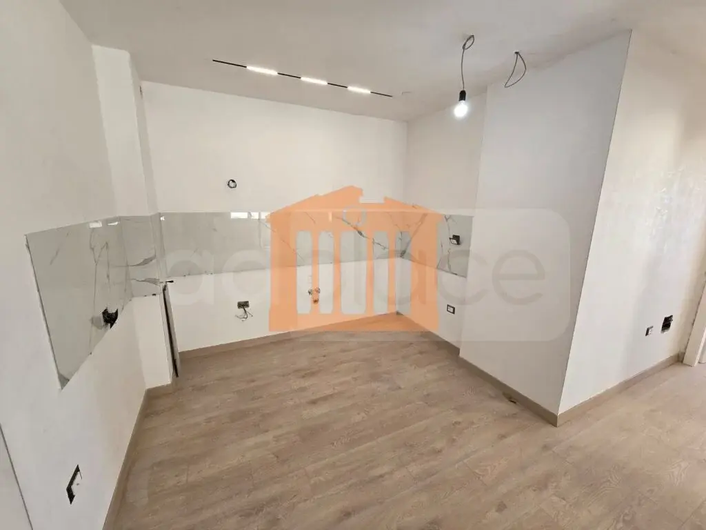 Apartament 1+2 dhoma 80 m² 4 kati