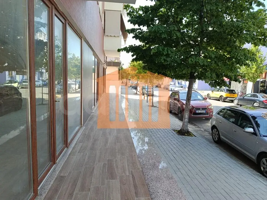 Pasuri të palujtshme komerciale 169 m² 1 kati